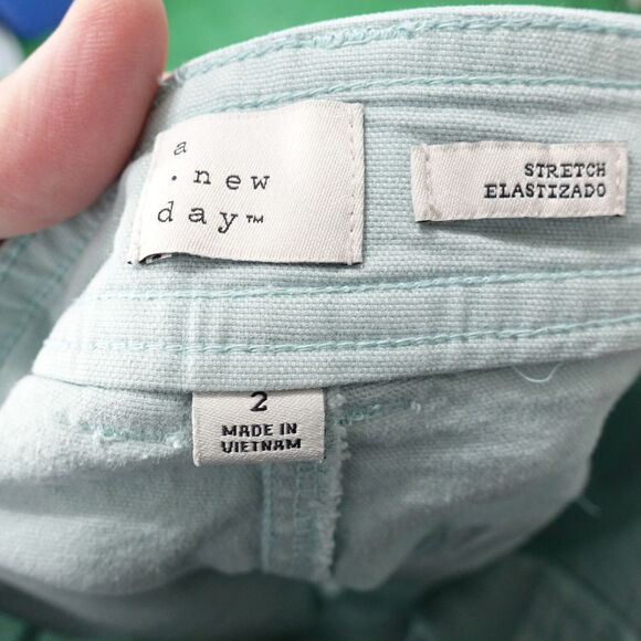 A NEW DAY STRETCH GREEN SHORTS WOMENS SIZE 2 - Picture 5 of 6